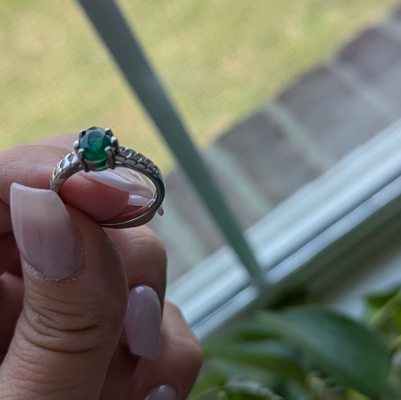 18k Diamond and emerald ring size 7 - Picture 3 of 10